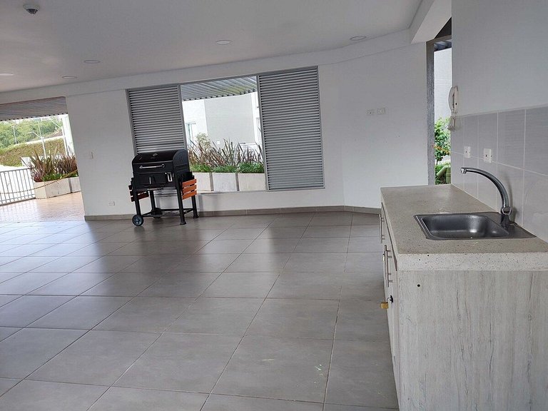 GURUS FR | Cómodo y Amplio apartamento con piscina en D/das