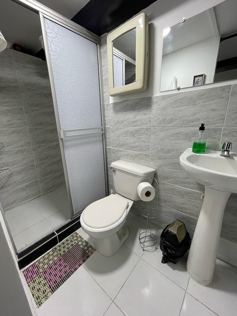 GURUS FR | Habitación para Grupos: Cómoda, Baño Privado