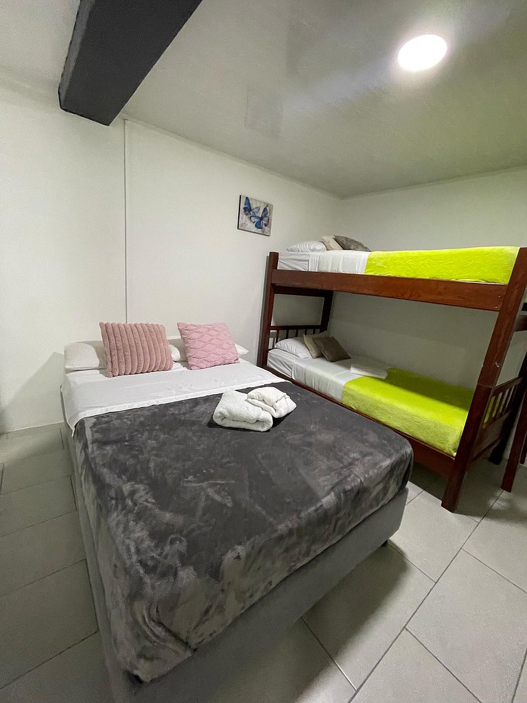GURUS FR | Ideal Room for Groups: Comfortable, Private Bathr