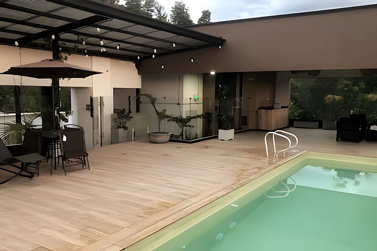Piscina, terraza y confort en Sta Rosa de Cabal
